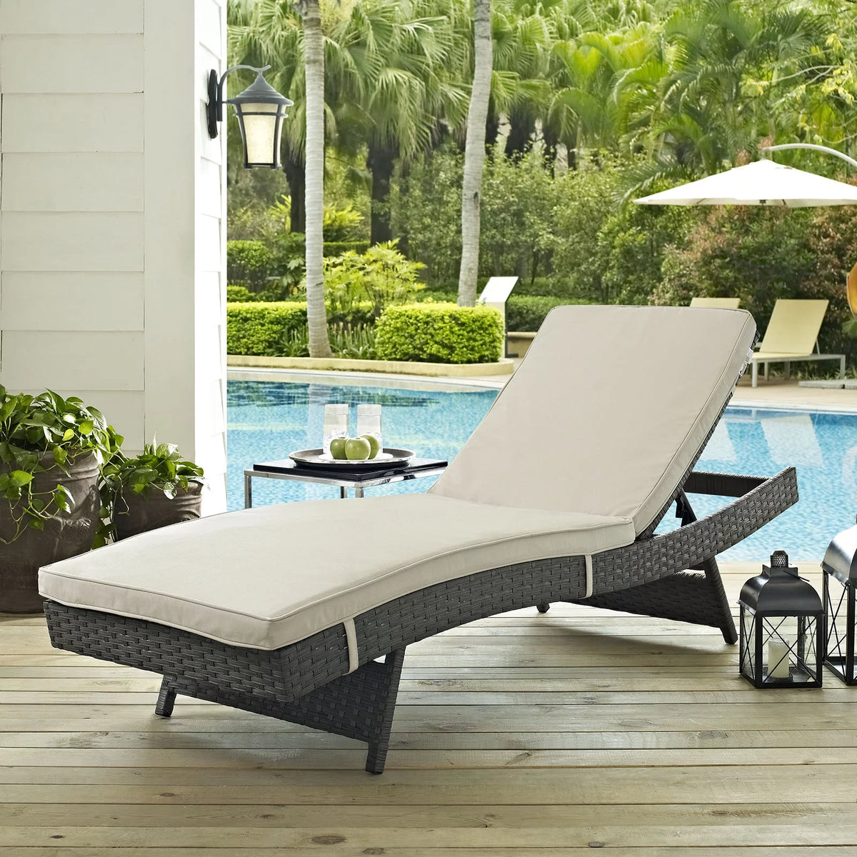 Antique Canvas Beige Outdoor Chaise J305403